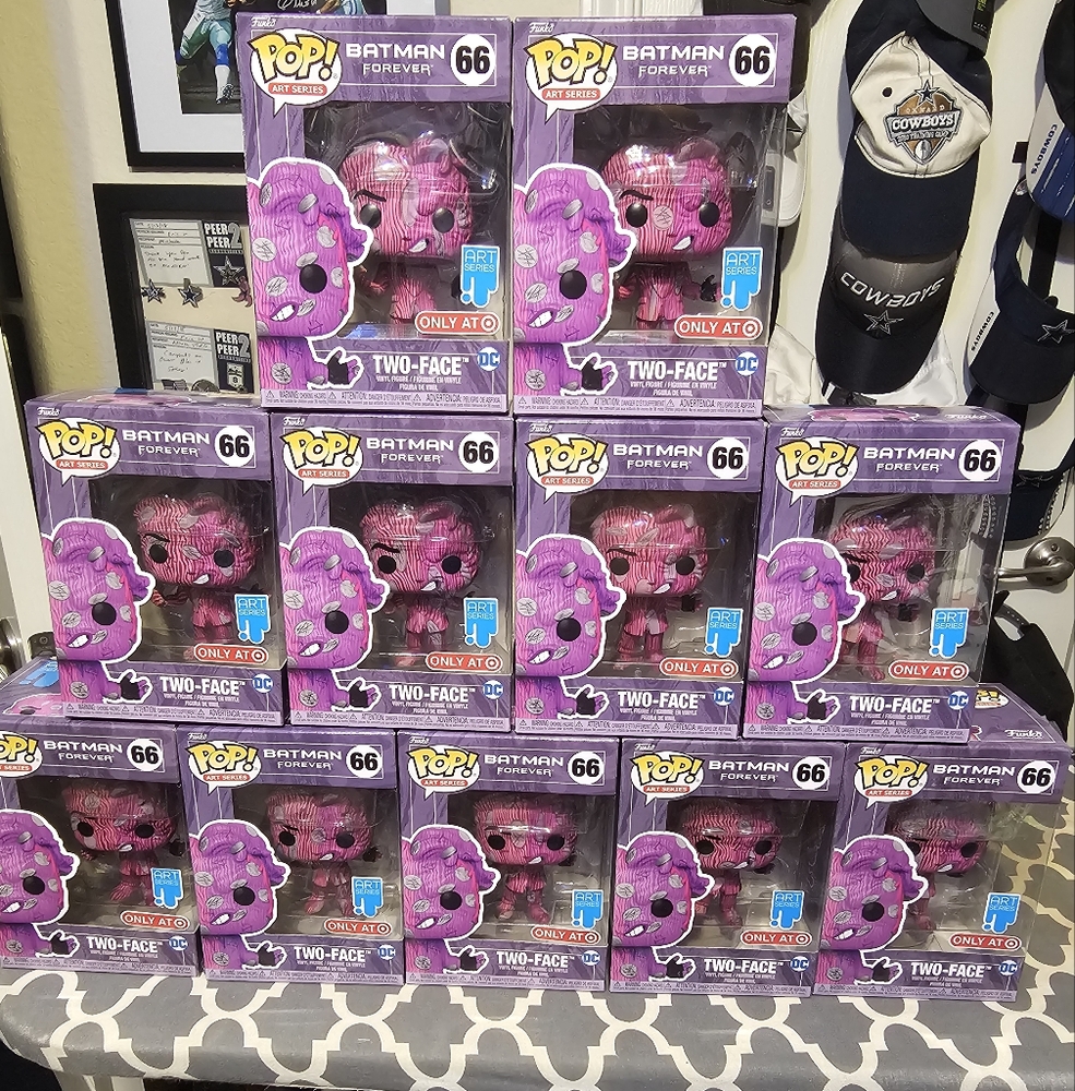 TARGET EXCLUSIVE  Funko Pop " BATMAN FOREVER,"  edition of Two Face.